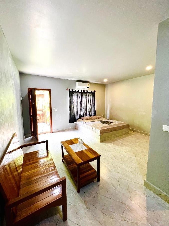 Angkor Piseth * Siem Reap